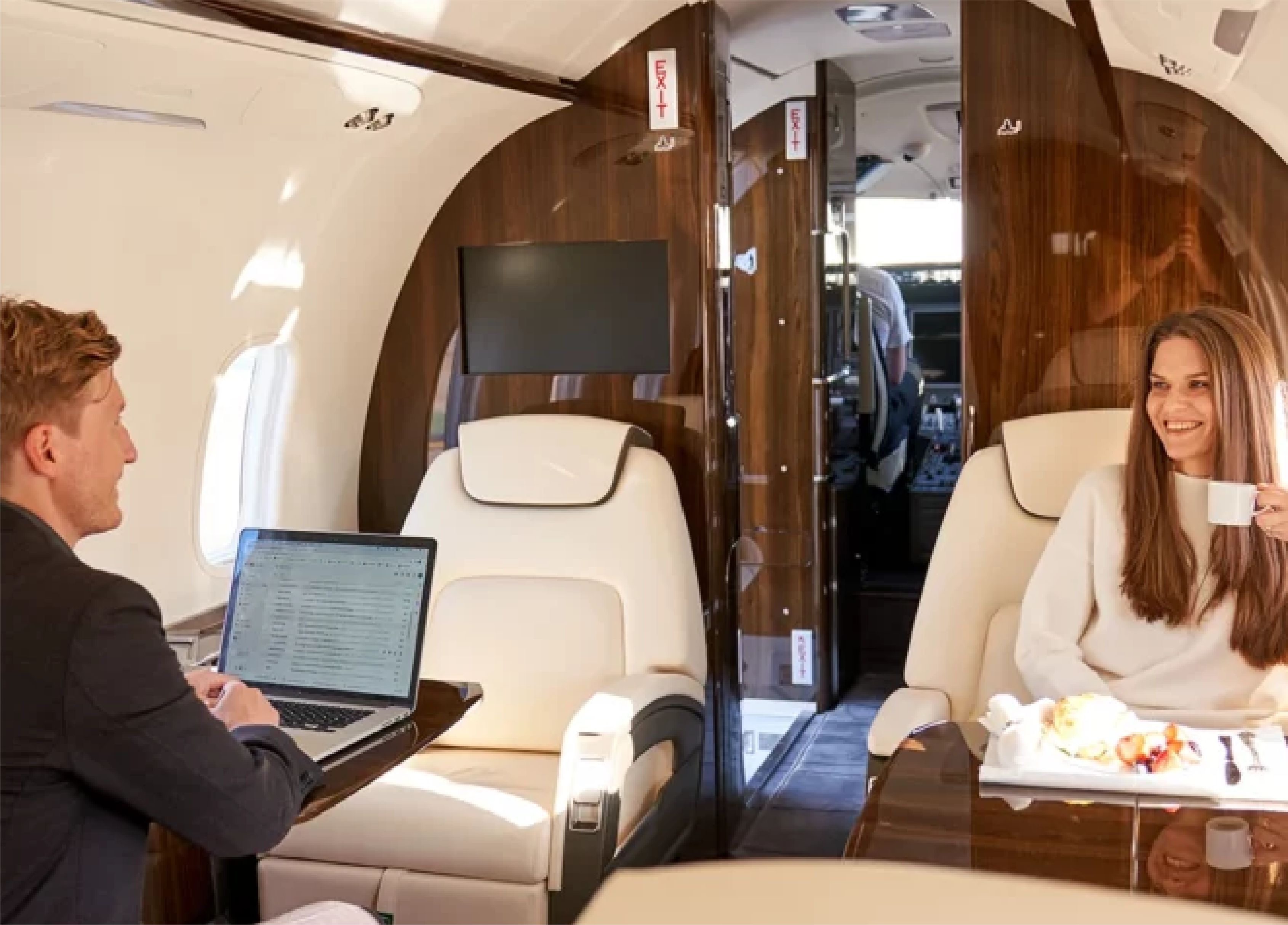Pasajeros en el interior de un jet privado Digital Air